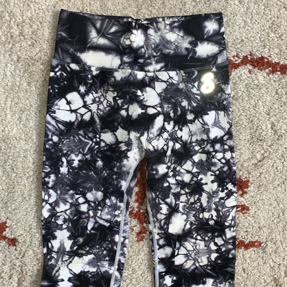 NWOT- Fitness Swank- Workout Set- Sz Lrg- Blk & Wht Marble (GymShark Comparable) - Picture 4 of 10